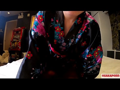 ❤️ Nuori cosplay-tyttö rakastaa seksiä orgasmeihin asti ruiskuttamalla hevostyttöä ja ottamalla suihin. Aasialaistyttö karvainen pillu ja kauniit tissit perinteisessä japanilaisessa puvussa amatöörivideossa, jossa näytetään masturbointia panoleluilla. Sakura 3 OSAKAPORN. ☑ Super seksi at us ❤
