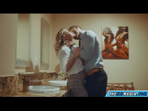 ❤️ Kun povekas blondi viettelee sinut julkisessa vessassa ☑ Super seksi at us ❤